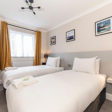 Marina Hotel Лондон Экстерьер фото