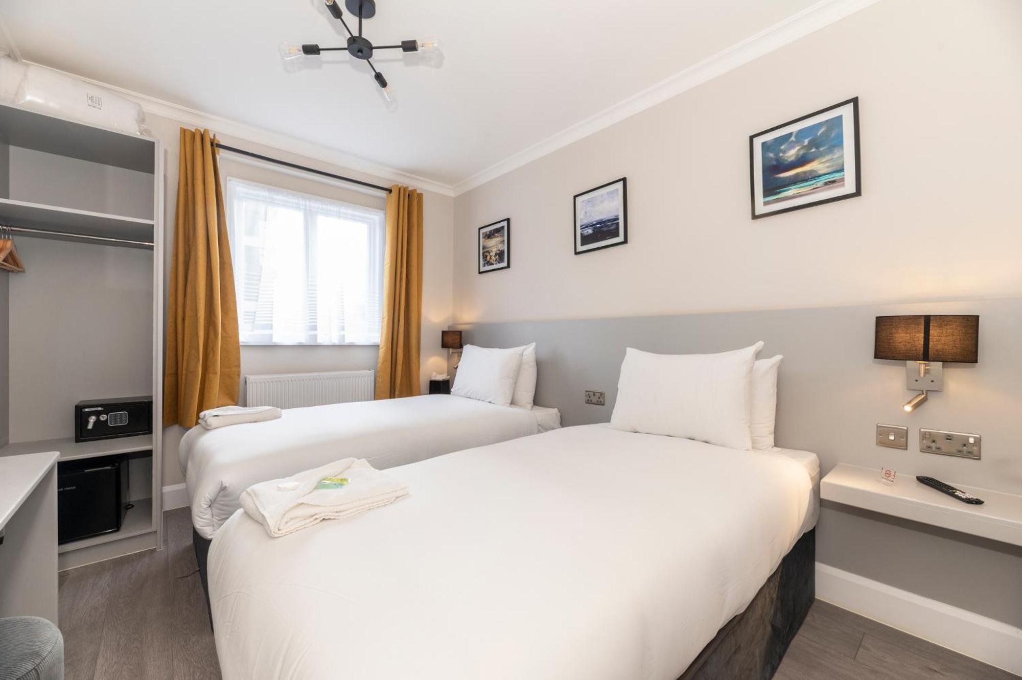 Marina Hotel Лондон Экстерьер фото