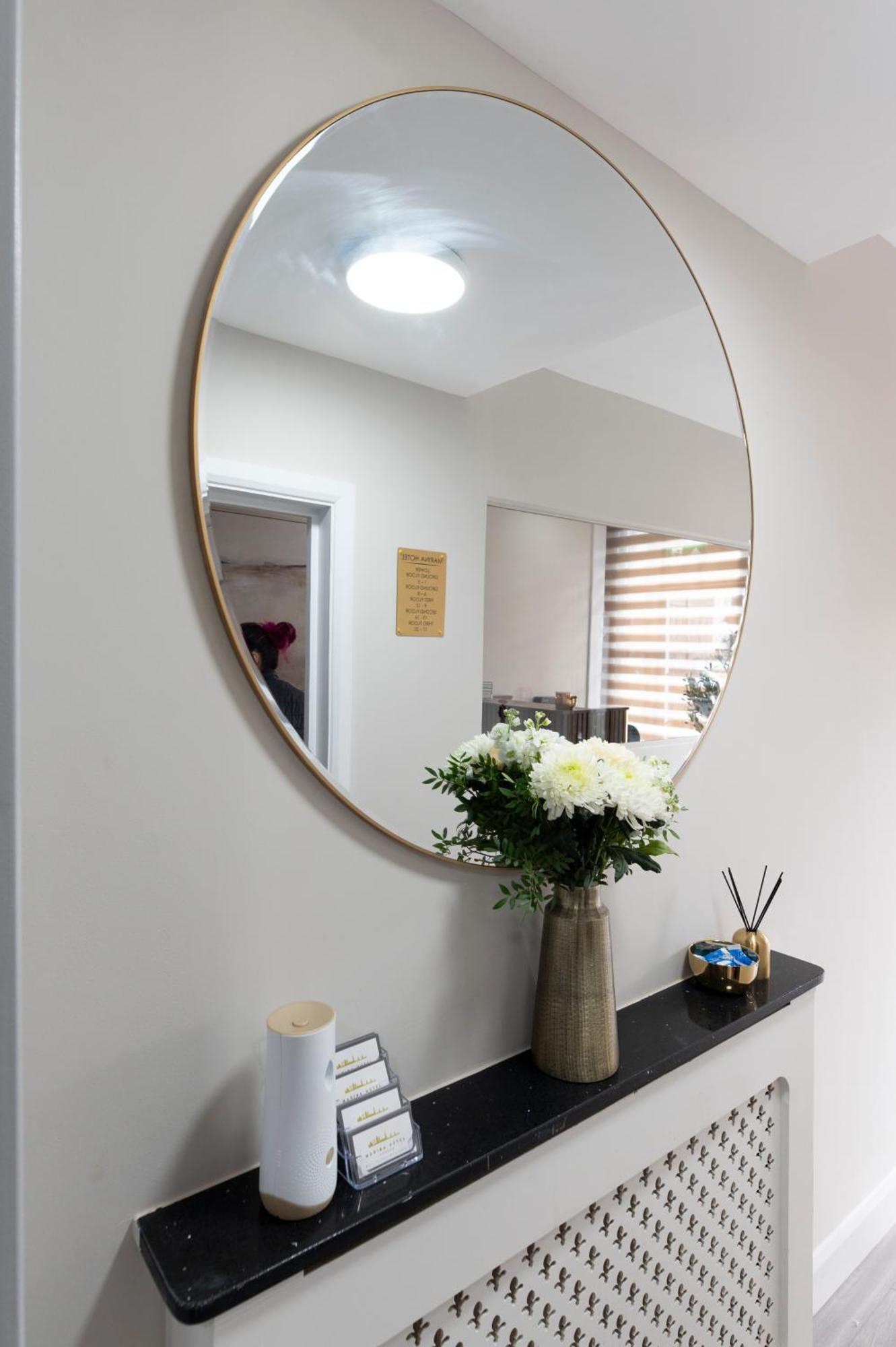 Marina Hotel Лондон Экстерьер фото