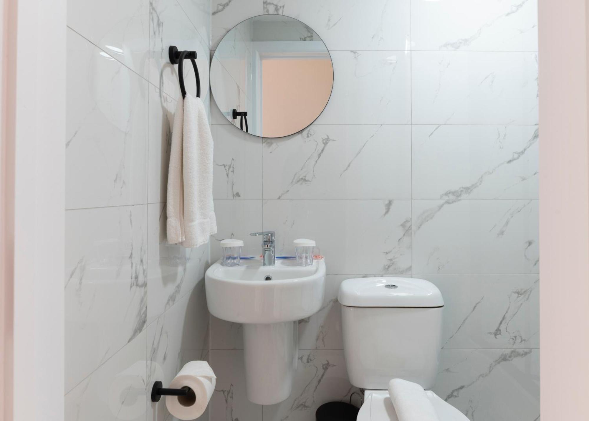 Marina Hotel Лондон Экстерьер фото
