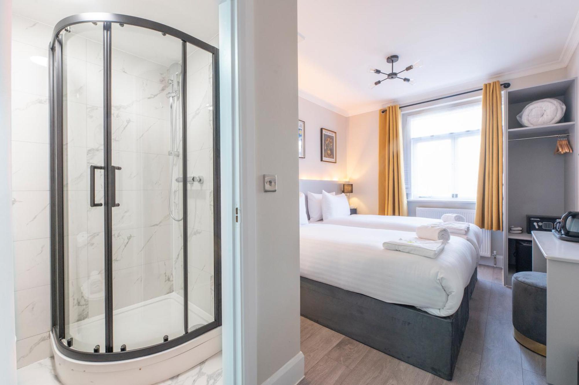 Marina Hotel Лондон Экстерьер фото