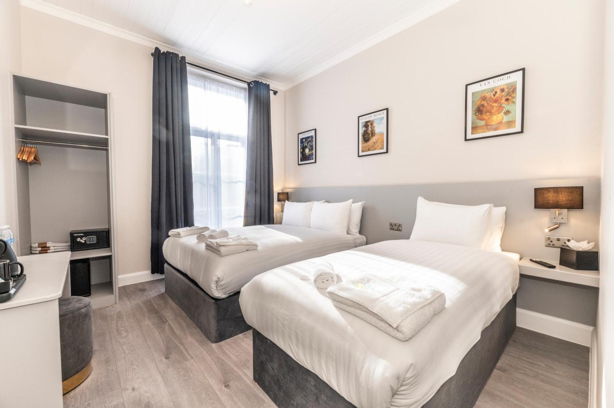Marina Hotel Лондон Экстерьер фото