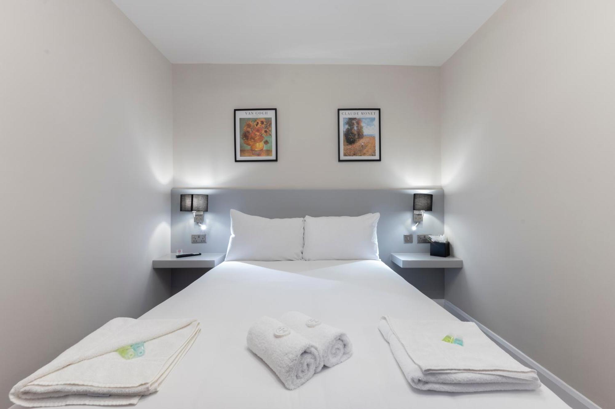Marina Hotel Лондон Экстерьер фото