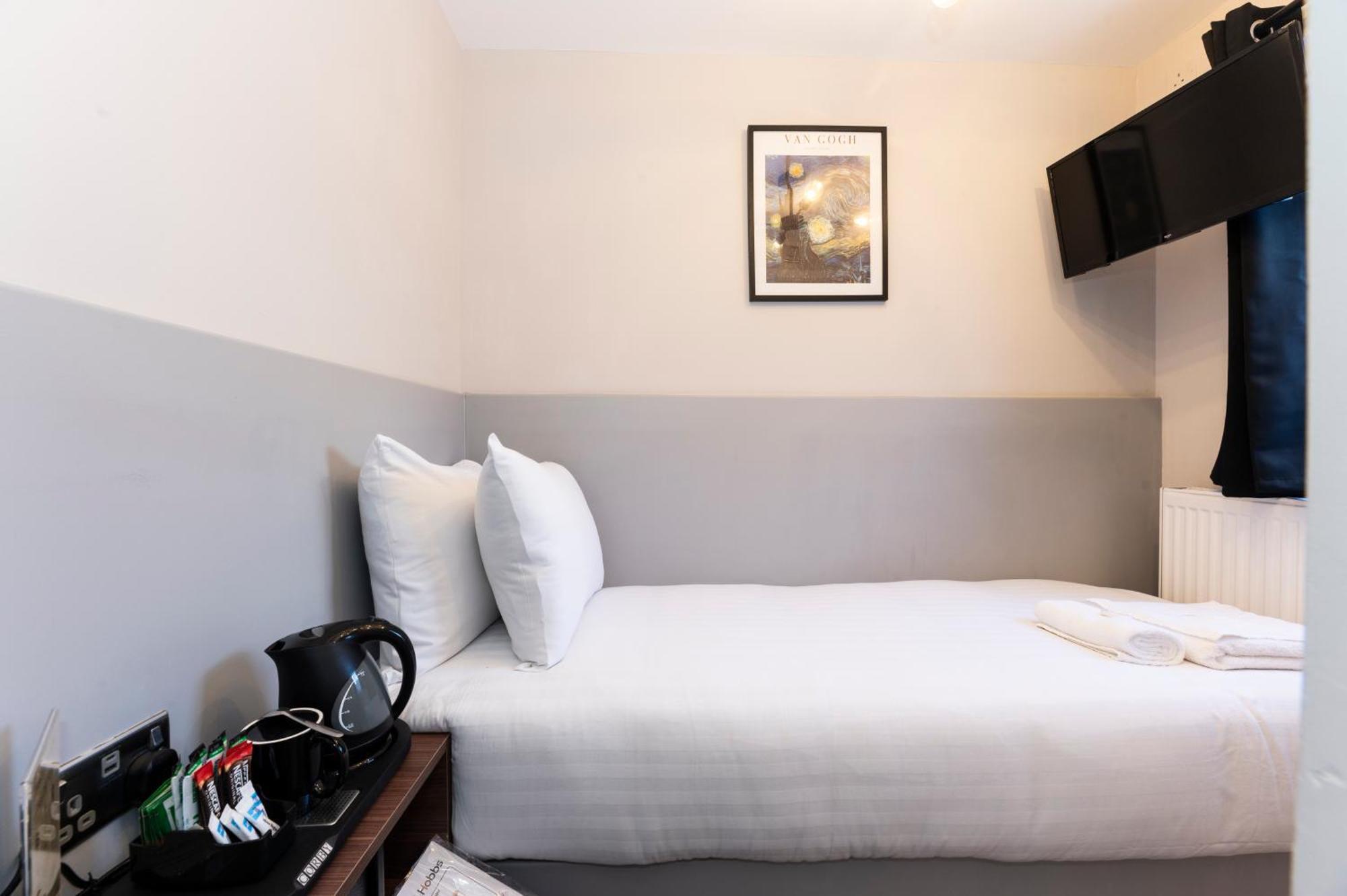 Marina Hotel Лондон Экстерьер фото