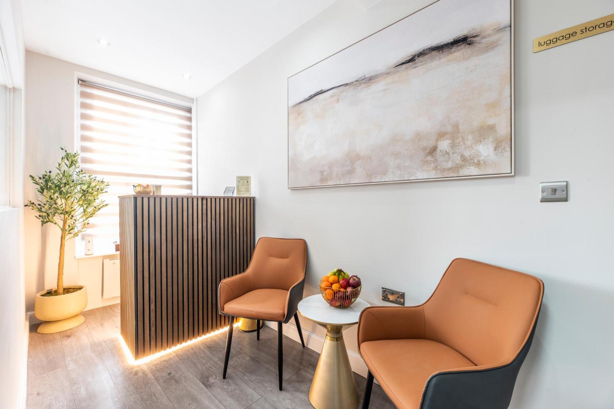 Marina Hotel Лондон Экстерьер фото